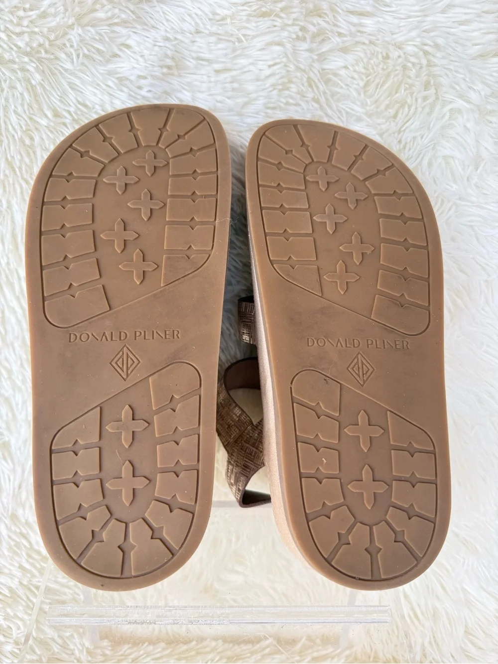 Donald Pliner Jesmin Platform Wedge Sandals Gold Embossed Leather Size7.5